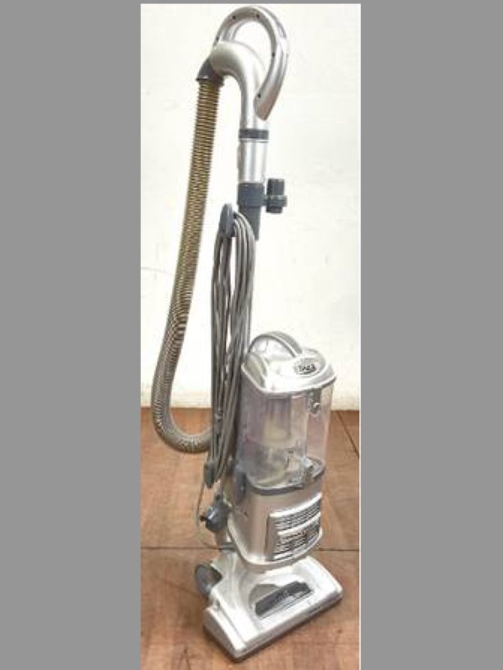 Shark Navigator Lift-Away Deluxe Upright Vacuum (Silver/Grey) [MINT]